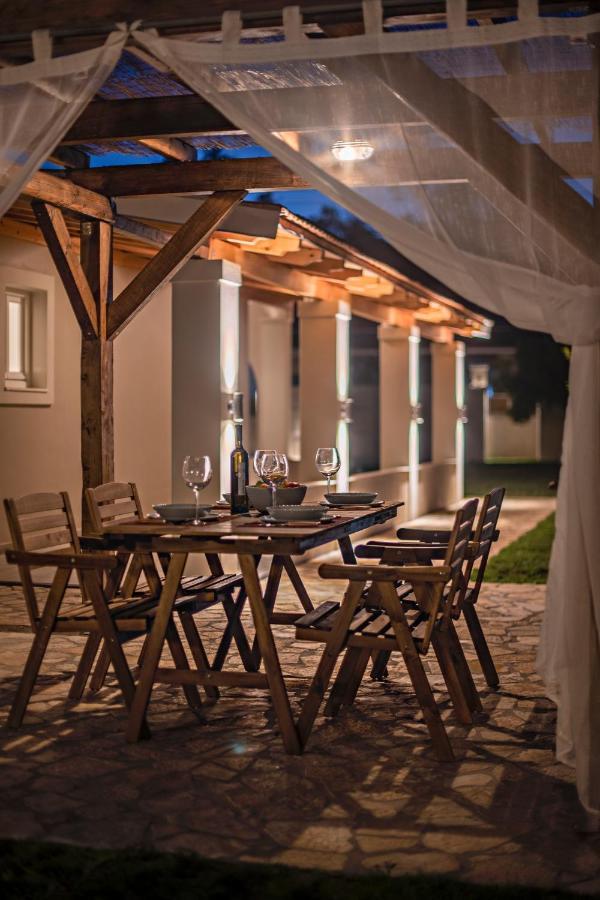Villa Veneto Luxury Holidays Melíssia Exterior photo